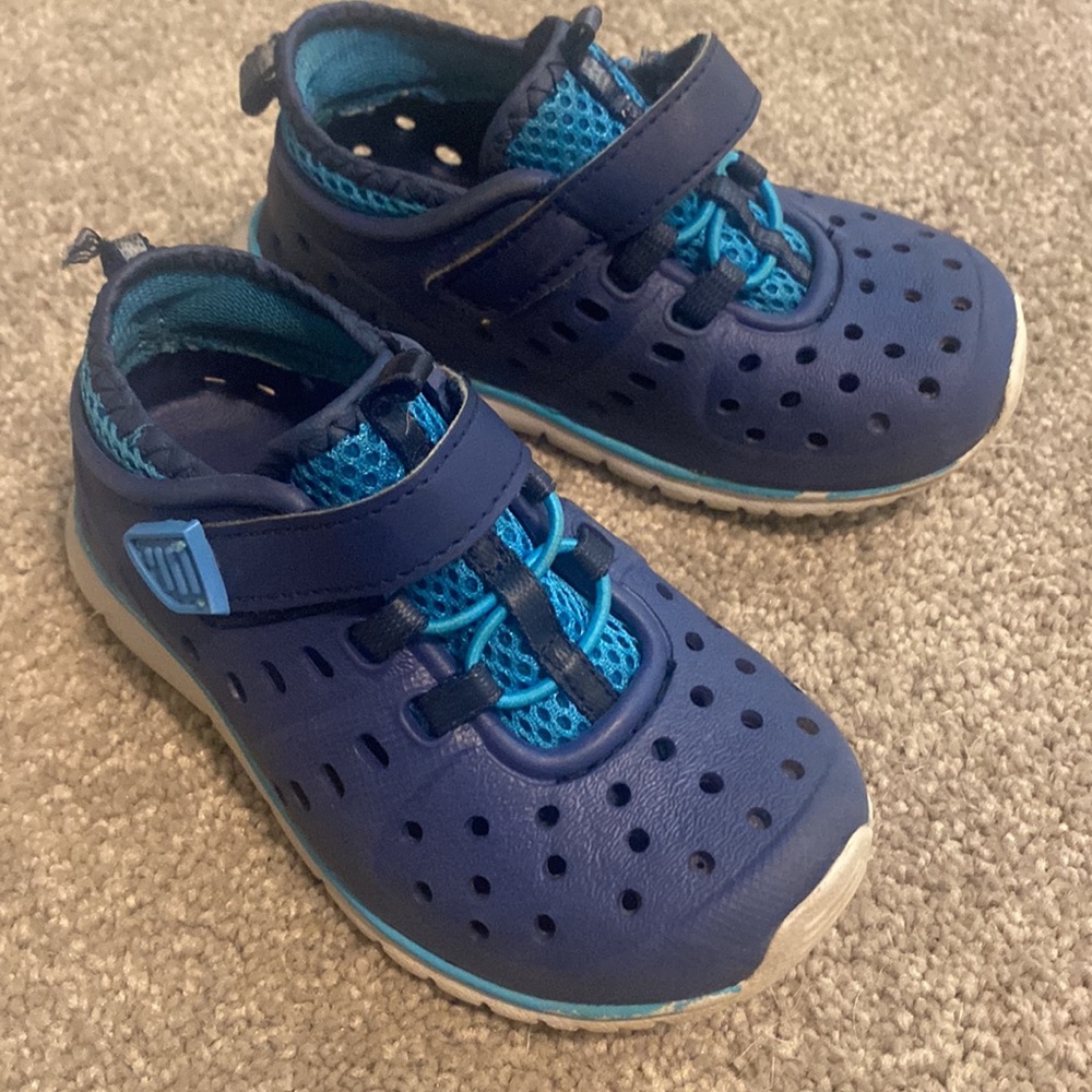 Water Shoes - Picture 3 of 4